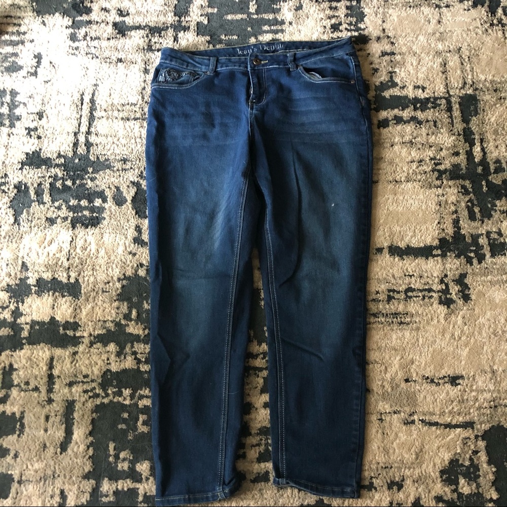 Woman’s Jeans with embroidered detailing